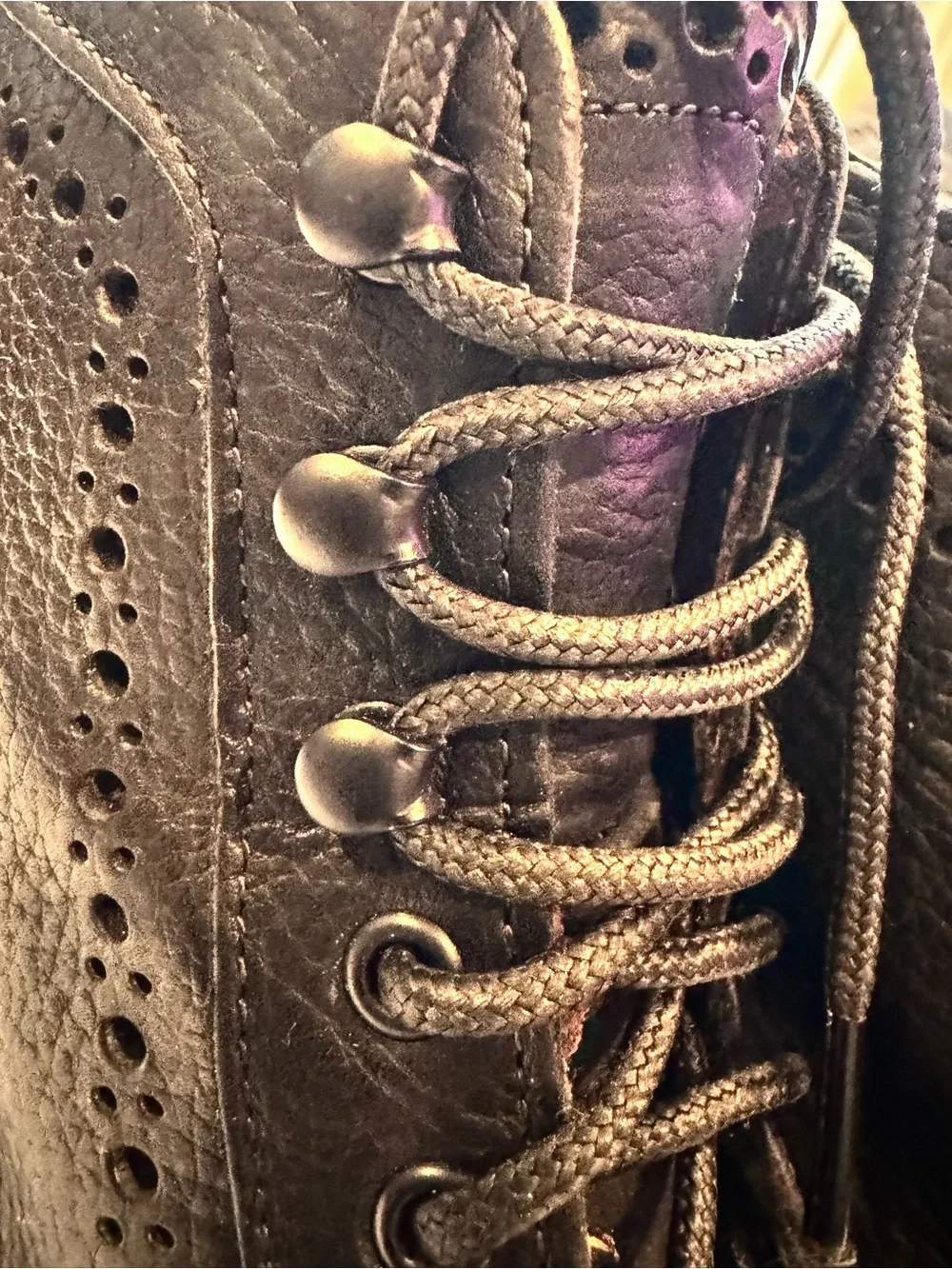 Allen Edmunds Long Branch Men's Black Leather Brogue Boot - Classic Lace-Up